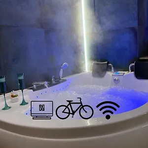 Jacuzzi&bike Apartment, , Kraków Polska